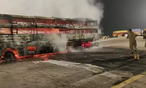 Accident: ਸਵਾਰੀਆਂ ਨਾਲ ਭਰੀ ਬੱਸ ਨੂੰ ਲੱਗੀ ਅੱਗ, ਲੋਕਾਂ ਨੇ ਖਿੜਕੀਆਂ ਵਿੱਚੋਂ ਬਾਹਰ ਛਾਲ ਮਾਰਕੇ ਬਚਾਈ ਜਾਨ