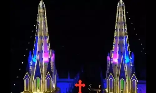 Christmas 2025: ਰੌਸ਼ਨੀਆਂ ਨਾਲ ਜਗਮਗਾਏ ਦੇਸ਼ ਦੇ ਗਿਰਜਾਘਰ