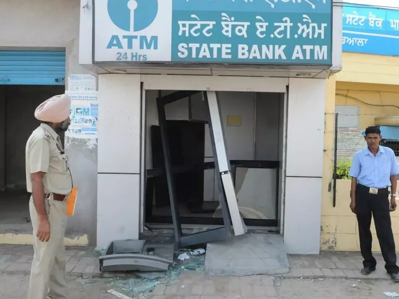 Jalandhar News: ਜਲੰਧਰ ਵਿੱਚ ਦਿਨ ਦਿਹਾੜੇ SBI ਦੇ ATM ਵਿੱਚ ਲੁੱਟ, ਨਕਦੀ ਕੀਤੀ ਚੋਰੀ Jalandhar News: ਜਲੰਧਰ ਵਿੱਚ ਦਿਨ ਦਿਹਾੜੇ SBI ਦੇ ATM ਵਿੱਚ ਲੁੱਟ, ਨਕਦੀ ਕੀਤੀ ਚੋਰੀ