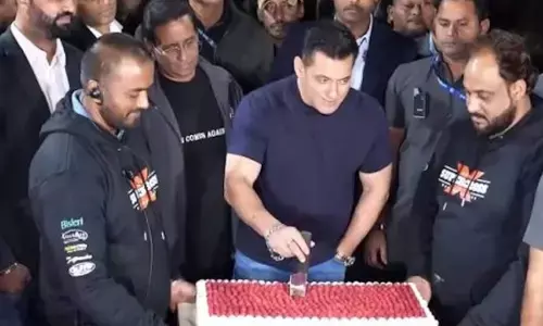 Salman Khan: 60 ਸਾਲਾਂ ਦੇ ਹੋਏ ਸਲਮਾਨ ਖਾਨ, ਫ਼ੈਨਜ਼ ਨਾਲ ਮਨਾਇਆ ਜਨਮਦਿਨ, ਵੀਡਿਓ ਵਾਇਰਲ