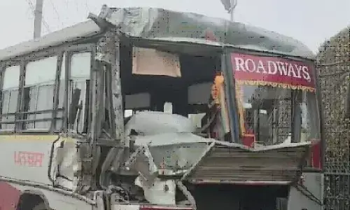 Jalandhar: ਧੁੰਦ ਕਾਰਣ ਸੜਕ ਉੱਤੇ ਵਾਪਰਿਆ ਵੱਡਾ ਸੜਕ ਹਾਦਸਾ, Driver ਹੋਇਆ ਜ਼ਖ਼ਮੀ