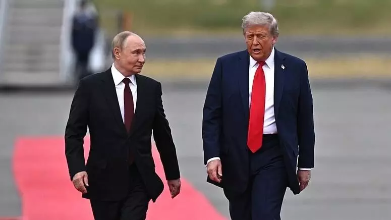 Donald Trump; ਜ਼ੇਲੇਂਸਕੀ ਨਾਲ ਮੁਲਾਕਾਤ ਤੋਂ ਪਹਿਲਾਂ ਪੁਤਿਨ ਨੇ ਟਰੰਪ ਨਾਲ ਕੀਤੀ ਗੱਲਬਾਤ, ਜੰਗ ਖ਼ਤਮ ਹੋਣ ਦੀ ਉਮੀਦ Donald Trump; ਜ਼ੇਲੇਂਸਕੀ ਨਾਲ ਮੁਲਾਕਾਤ ਤੋਂ ਪਹਿਲਾਂ ਪੁਤਿਨ ਨੇ ਟਰੰਪ ਨਾਲ ਕੀਤੀ ਗੱਲਬਾਤ, ਜੰਗ ਖ਼ਤਮ ਹੋਣ ਦੀ ਉਮੀਦ