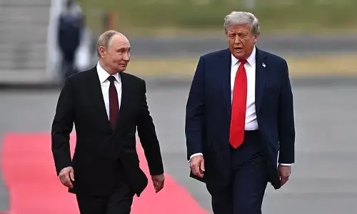 Donald Trump; ਜ਼ੇਲੇਂਸਕੀ ਨਾਲ ਮੁਲਾਕਾਤ ਤੋਂ ਪਹਿਲਾਂ ਪੁਤਿਨ ਨੇ ਟਰੰਪ ਨਾਲ ਕੀਤੀ ਗੱਲਬਾਤ, ਜੰਗ ਖ਼ਤਮ ਹੋਣ ਦੀ ਉਮੀਦ