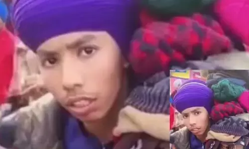 ਨਿਹੰਗ ਮੁੰਡਿਆਂ ਵੱਲੋਂ ਸ਼ਰਧਾਲੂਆਂ ਦੀਆਂ ਟੋਪੀਆਂ ਜ਼ਬਰਦਸਤੀ ਲਾਹੁਣ ਦਾ ਵੀਡੀਓ ਵਾਇਰਲ; SGPC ਵੱਲੋਂ ਨਿੰਦਾ