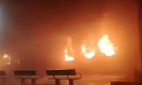 ਆਂਧਰਾ ਪ੍ਰਦੇਸ਼ ਚ fire on Tatanagar-Ernakulam Express