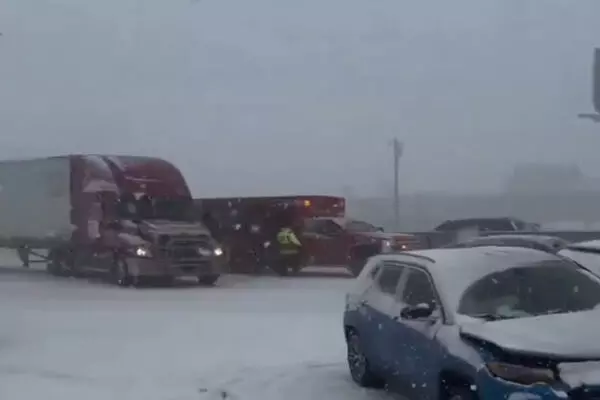 ਅਮਰੀਕਾ-ਕੈਨੇਡਾ ਬਰਫ਼ੀਲੇ ਤੂਫ਼ਾਨ ਦੀ ਮਾਰ ਹੇਠ, ਸੈਂਕੜੇ ਫਲਾਈਟਸ ਰੱਦ ਅਮਰੀਕਾ-ਕੈਨੇਡਾ ਬਰਫ਼ੀਲੇ ਤੂਫ਼ਾਨ ਦੀ ਮਾਰ ਹੇਠ, ਸੈਂਕੜੇ ਫਲਾਈਟਸ ਰੱਦ