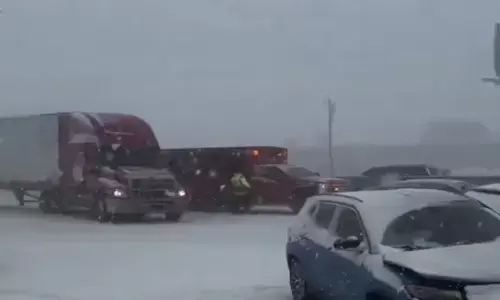 ਅਮਰੀਕਾ-ਕੈਨੇਡਾ ਬਰਫ਼ੀਲੇ ਤੂਫ਼ਾਨ ਦੀ ਮਾਰ ਹੇਠ, ਸੈਂਕੜੇ ਫਲਾਈਟਸ ਰੱਦ