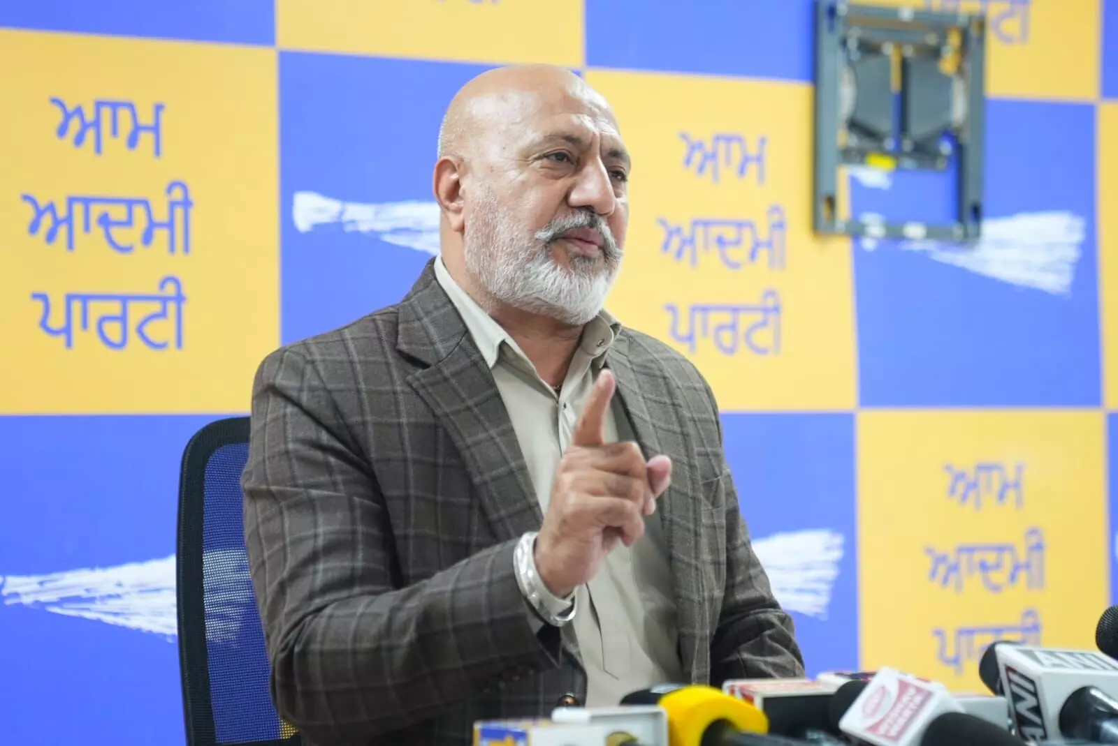 Badal family ਨੂੰ ਬਚਾਉਣ ਦੀ ਬਜਾਏ, SGPC ਸਰੂਪਾਂ ਦੇ ਲਾਪਤਾ ਹੋਣ ਦੇ ਮਾਮਲੇ ਵਿੱਚ SIT ਦਾ ਸਹਿਯੋਗ ਕਰਨਾ ਚਾਹੀਦਾ ਹੈ: ਬਲਤੇਜ ਪੰਨੂ Badal family ਨੂੰ ਬਚਾਉਣ ਦੀ ਬਜਾਏ, SGPC ਸਰੂਪਾਂ ਦੇ ਲਾਪਤਾ ਹੋਣ ਦੇ ਮਾਮਲੇ ਵਿੱਚ SIT ਦਾ ਸਹਿਯੋਗ ਕਰਨਾ ਚਾਹੀਦਾ ਹੈ: ਬਲਤੇਜ ਪੰਨੂ