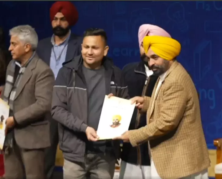 CM Mann ਵਲੋਂ ਪੰਜਾਬ ਵਿੱਚ 606 ਕਰਮਚਾਰੀਆਂ ਨੂੰ appointment letters ਜਾਰੀ CM Mann ਵਲੋਂ ਪੰਜਾਬ ਵਿੱਚ 606 ਕਰਮਚਾਰੀਆਂ ਨੂੰ appointment letters ਜਾਰੀ