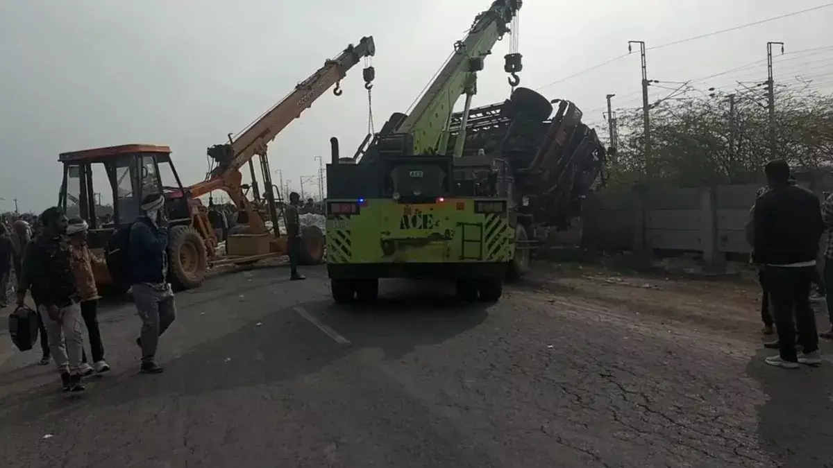 Accident News: ਬੇਕਾਬੂ ਟਰੱਕ ਨੇ ਪੈਦਲ ਚੱਲ ਰਹੇ ਲੋਕਾਂ ਨੂੰ ਦਰੜਿਆ, 3 ਲੋਕਾਂ ਦੀ ਹੋਈ ਮੌਤਾਂ