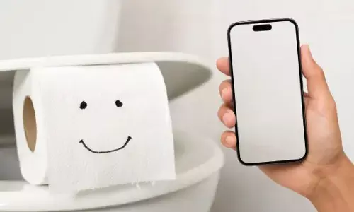 ਕੀ toilet ਵਿੱਚ phone ਵਰਤਣ ਨਾਲ ਬਵਾਸੀਰ ਹੋ ਸਕਦੀ ਹੈ? ਡਾਕਟਰ ਨੇ ਦਿੱਤਾ ਜਵਾਬ