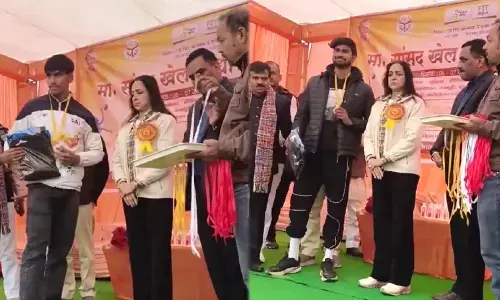 Hema Malini: ਹੇਮਾ ਮਾਲਿਨੀ ਨੇ ਬੱਚਿਆਂ ਨਾਲ ਦਿਖਾਈ ਨਫ਼ਰਤ, ਵੀਡਿਓ ਵਾਇਰਲ, ਦੇਸ਼ ਭਰ ਚ ਅਦਾਕਾਰਾ ਦੀ ਹੋ ਰਹੀ ਨਿੰਦਾ