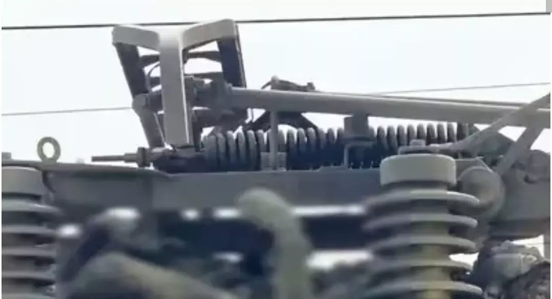 Train Accident: ਮਾਲਗੱਡੀ ਦੇ ਇੰਜਣ ਤੇ ਟਸ਼ਨ ਮਾਰਨ ਚੜ੍ਹਿਆ ਨੌਜਵਾਨ, ਬੁਰੀ ਤਰ੍ਹਾਂ ਝੁਲਸਿਆ, ਹੋਈ ਮੌਤ Train Accident: ਮਾਲਗੱਡੀ ਦੇ ਇੰਜਣ ਤੇ ਟਸ਼ਨ ਮਾਰਨ ਚੜ੍ਹਿਆ ਨੌਜਵਾਨ, ਬੁਰੀ ਤਰ੍ਹਾਂ ਝੁਲਸਿਆ, ਹੋਈ ਮੌਤ