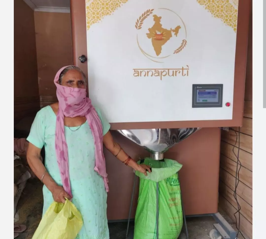 Important News; ਹੁਣ ATM ਮਸ਼ੀਨ ਵਿੱਚੋਂ ਨਿਕਲੇਗਾ ਰਾਸ਼ਨ, ਇਨ੍ਹਾਂ ਸ਼ਹਿਰਾਂ ਵਿੱਚ ਲੱਗੀਆਂ ਇਹ ਖ਼ਾਸ ਮਸ਼ੀਨਾਂ Important News; ਹੁਣ ATM ਮਸ਼ੀਨ ਵਿੱਚੋਂ ਨਿਕਲੇਗਾ ਰਾਸ਼ਨ, ਇਨ੍ਹਾਂ ਸ਼ਹਿਰਾਂ ਵਿੱਚ ਲੱਗੀਆਂ ਇਹ ਖ਼ਾਸ ਮਸ਼ੀਨਾਂ