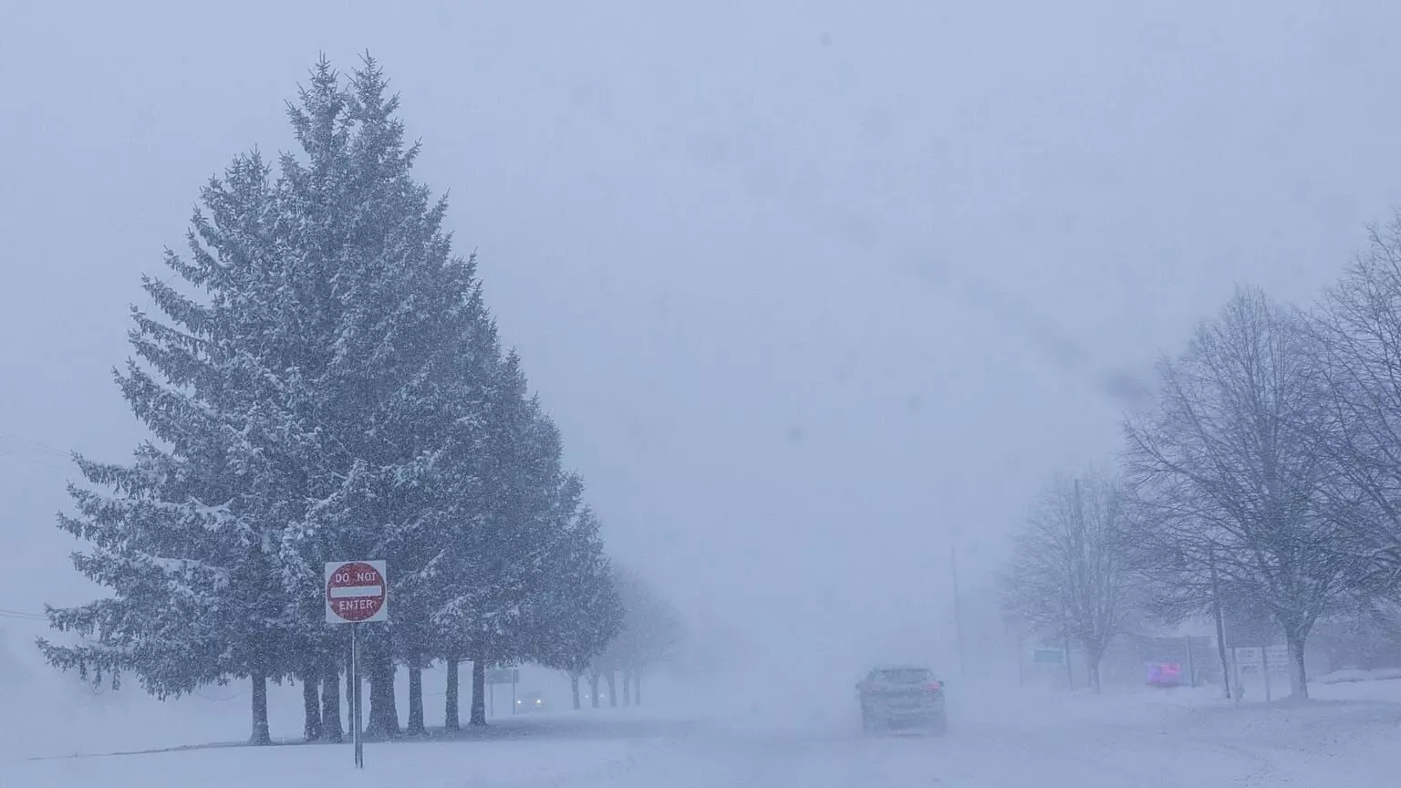 America Weather: ਅਮਰੀਕਾ ਚ ਠੰਡ ਨੇ ਮਚਾਈ ਤਬਾਹੀ, 8000 ਤੋਂ ਵੱਧ ਫਲਾਈਟਾਂ ਰੱਦ, 12 ਸੂਬਿਆਂ ਚ ਲੱਗੀ ਐਮਰਜੈਂਸੀ America Weather: ਅਮਰੀਕਾ ਚ ਠੰਡ ਨੇ ਮਚਾਈ ਤਬਾਹੀ, 8000 ਤੋਂ ਵੱਧ ਫਲਾਈਟਾਂ ਰੱਦ, 12 ਸੂਬਿਆਂ ਚ ਲੱਗੀ ਐਮਰਜੈਂਸੀ