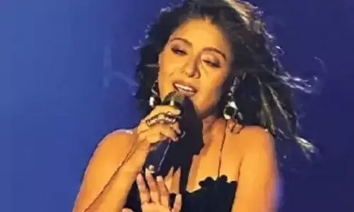 Sunidhi Chauhan ਦੇ ਲਾਈਵ ਕੰਸਰਟ ਤੇ ਸ਼ਿਕੰਜਾ: ਬੀੜੀ ਜਲਾਈ ਲੇ ਵਰਗੇ ਗੀਤਾਂ ਤੇ ਲੱਗੀ ਰੋਕ
