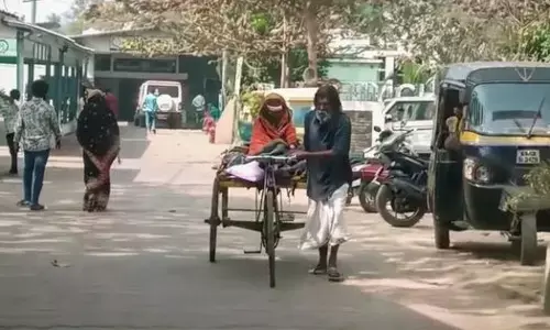 ਬੀਮਾਰ ਪਤਨੀ ਦੇ ਇਲਾਜ ਲਈ 70 ਸਾਲਾ ਬਜ਼ੁਰਗ ਨੇ ਰਿਕਸ਼ਾ ਤੇ ਤੈਅ ਕੀਤਾ 600 ਕਿਲੋਮੀਟਰ ਦਾ ਸਫ਼ਰ