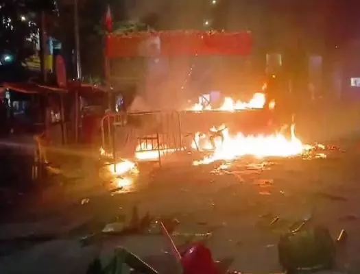 Political uproar in Kolkata: TMC ਅਤੇ BJP ਵਰਕਰਾਂ ਵਿਚਾਲੇ ਖੂਨੀ ਝੜਪ Political uproar in Kolkata: TMC ਅਤੇ BJP ਵਰਕਰਾਂ ਵਿਚਾਲੇ ਖੂਨੀ ਝੜਪ