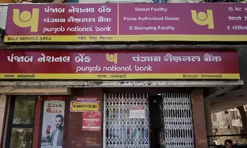 PNB ਕਰਮਚਾਰੀਆਂ ਦੀ ਇੱਕ ਦਿਨੀ ਦੇਸ਼ਵਿਆਪੀ ਹੜਤਾਲ, Amritsar ਵਿੱਚ ਲਾਰੈਂਸ ਰੋਡ ‘ਤੇ ਪ੍ਰਦਰਸ਼ਨ