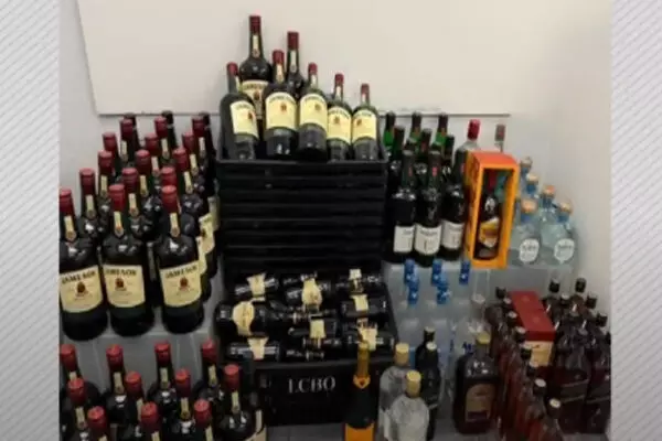 Canadian police ਵੱਲੋਂ 3 ਭਾਰਤੀ ਸ਼ਰਾਬ ਚੋਰ ਕਾਬੂ ਕਰਨ ਦਾ ਦਾਅਵਾ Canadian police ਵੱਲੋਂ 3 ਭਾਰਤੀ ਸ਼ਰਾਬ ਚੋਰ ਕਾਬੂ ਕਰਨ ਦਾ ਦਾਅਵਾ