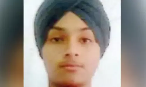 Punjab News: ਤੀਜੀ ਵਾਰ ਵੀਜ਼ਾ ਰਿਜੈਕਟ ਹੋਇਆ ਤਾਂ ਕੀਤੀ ਖ਼ੁਦਕੁਸ਼ੀ, 22 ਸਾਲਾ ਨੌਜਵਾਨ ਨੇ ਚੁੱਕਿਆ ਖ਼ੌਫ਼ਨਾਕ ਕਦਮ Punjab News: ਤੀਜੀ ਵਾਰ ਵੀਜ਼ਾ ਰਿਜੈਕਟ ਹੋਇਆ ਤਾਂ ਕੀਤੀ ਖ਼ੁਦਕੁਸ਼ੀ, 22 ਸਾਲਾ ਨੌਜਵਾਨ ਨੇ ਚੁੱਕਿਆ ਖ਼ੌਫ਼ਨਾਕ ਕਦਮ