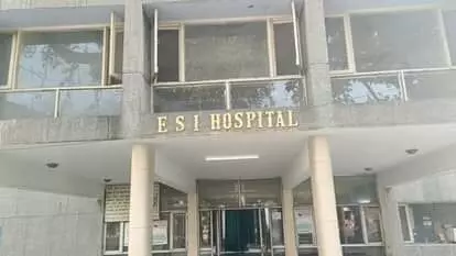 Punjab News: ਫਗਵਾੜਾ ਦੇ ਇੱਕ ਹਸਪਤਾਲ ਦੇ ਲੇਡੀਜ਼ ਬਾਥਰੂਮ :ਚੋਂ ਮਿਲੀ ਨੌਜਵਾਨ ਦੀ ਲਾਸ਼, ਅੰਦਰੋਂ ਬੰਦ ਸੀ ਦਰਵਾਜ਼ਾ Punjab News: ਫਗਵਾੜਾ ਦੇ ਇੱਕ ਹਸਪਤਾਲ ਦੇ ਲੇਡੀਜ਼ ਬਾਥਰੂਮ :ਚੋਂ ਮਿਲੀ ਨੌਜਵਾਨ ਦੀ ਲਾਸ਼, ਅੰਦਰੋਂ ਬੰਦ ਸੀ ਦਰਵਾਜ਼ਾ