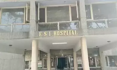 Punjab News: ਫਗਵਾੜਾ ਦੇ ਇੱਕ ਹਸਪਤਾਲ ਦੇ ਲੇਡੀਜ਼ ਬਾਥਰੂਮ :ਚੋਂ ਮਿਲੀ ਨੌਜਵਾਨ ਦੀ ਲਾਸ਼, ਅੰਦਰੋਂ ਬੰਦ ਸੀ ਦਰਵਾਜ਼ਾ Punjab News: ਫਗਵਾੜਾ ਦੇ ਇੱਕ ਹਸਪਤਾਲ ਦੇ ਲੇਡੀਜ਼ ਬਾਥਰੂਮ :ਚੋਂ ਮਿਲੀ ਨੌਜਵਾਨ ਦੀ ਲਾਸ਼, ਅੰਦਰੋਂ ਬੰਦ ਸੀ ਦਰਵਾਜ਼ਾ