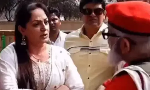 Upasana Singh: ਪੰਜਾਬੀ ਅਦਾਕਾਰਾ ਉਪਾਸਨਾ ਸਿੰਘ ਨਾਲ ਹੋਈ ਬਦਸਲੂਕੀ, ਇਸ ਐਕਟਰ ਤੇ ਲੱਗੇ ਇਲਜ਼ਾਮ, ਵੀਡਿਓ ਵਾਇਰਲ Upasana Singh: ਪੰਜਾਬੀ ਅਦਾਕਾਰਾ ਉਪਾਸਨਾ ਸਿੰਘ ਨਾਲ ਹੋਈ ਬਦਸਲੂਕੀ, ਇਸ ਐਕਟਰ ਤੇ ਲੱਗੇ ਇਲਜ਼ਾਮ, ਵੀਡਿਓ ਵਾਇਰਲ