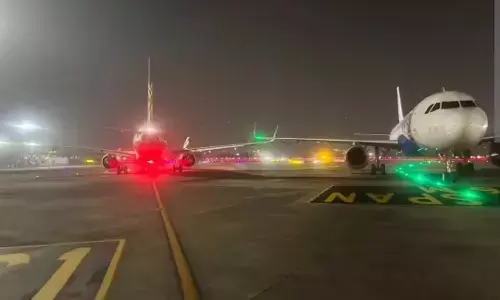 Plane Incident: ਮੁੰਬਈ ਹਵਾਈ ਅੱਡੇ ਤੇ ਟਲਿਆ ਵੱਡਾ ਹਾਦਸਾ, ਦੋ ਜਹਾਜ਼ਾਂ ਦੇ ਪੰਖ ਆਪਸ ਵਿੱਚ ਟਕਰਾਏ Plane Incident: ਮੁੰਬਈ ਹਵਾਈ ਅੱਡੇ ਤੇ ਟਲਿਆ ਵੱਡਾ ਹਾਦਸਾ, ਦੋ ਜਹਾਜ਼ਾਂ ਦੇ ਪੰਖ ਆਪਸ ਵਿੱਚ ਟਕਰਾਏ