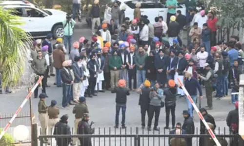 Punjab News: DGP ਨੂੰ ਮਿਲੇ ਸੁਖਬੀਰ ਬਾਦਲ, ਬੋਲੇ 328 ਸਰੂਪਾਂ ਦੇ ਮਾਮਲੇ ਵਿੱਚ ਗ੍ਰਿਫਤਾਰੀ ਦੇਣ ਆਇਆ..