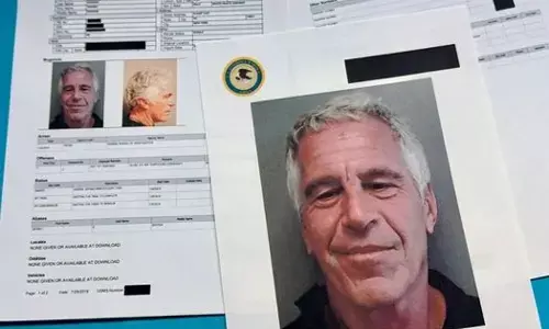 Epstein files exposed: 1,000 ਤੋਂ ਵੱਧ ਕੁੜੀਆਂ ਦੇ ਸ਼ੋਸ਼ਣ ਦੀ ਦਰਦਨਾਕ ਦਾਸਤਾਨ; ਇੰਝ ਬੁਣਿਆ ਜਾਂਦਾ ਸੀ ਜਾਲ