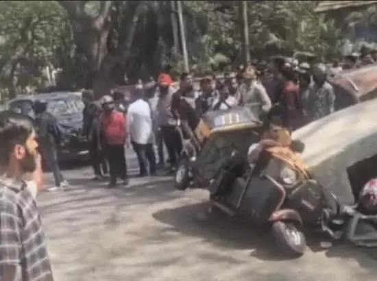 ਮੁੰਬਈ: ਮੁਲੁੰਡ ਚ ਨਿਰਮਾਣ ਅਧੀਨ ਮੈਟਰੋ ਦਾ ਸਲੈਬ ਚੱਲਦੀਆਂ ਗੱਡੀਆਂ ਤੇ ਡਿੱਗਿਆ ਮੁੰਬਈ: ਮੁਲੁੰਡ ਚ ਨਿਰਮਾਣ ਅਧੀਨ ਮੈਟਰੋ ਦਾ ਸਲੈਬ ਚੱਲਦੀਆਂ ਗੱਡੀਆਂ ਤੇ ਡਿੱਗਿਆ