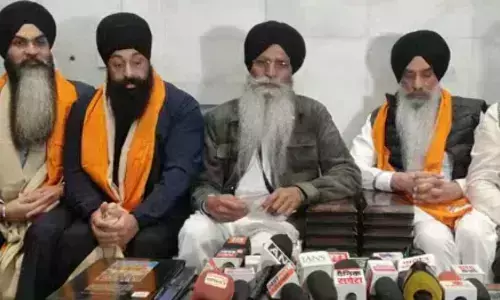 Canada ਦੇ ਤਿੰਨ ਸਿੱਖ ਸੰਸਦ ਮੈਂਬਰਾਂ ਨੇ ਸ੍ਰੀ ਦਰਬਾਰ ਸਾਹਿਬ ਵਿਖੇ ਟੇਕਿਆ ਮੱਥਾ: SGPC ਪ੍ਰਧਾਨ ਵੱਲੋਂ ਸਵਾਗਤ