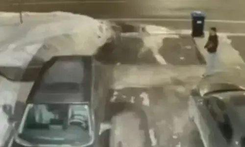 Canada ਵਿਚ Indian ਪਰਵਾਰ ਦੇ ਘਰ ’ਤੇ ਗੋਲੀਬਾਰੀ Canada ਵਿਚ Indian ਪਰਵਾਰ ਦੇ ਘਰ ’ਤੇ ਗੋਲੀਬਾਰੀ