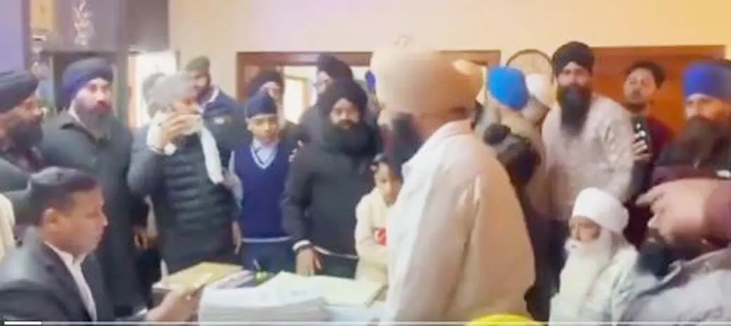 ਸਕੂਲ ਪ੍ਰਿੰਸੀਪਲ ਤੇ ਲੱਗੇ ਸੰਗੀਨ ਦੋਸ਼, UP ਸਕੂਲ ਚ ਬੱਚਿਆਂ ਦਾ ਜਿਨਸੀ ਸ਼ੋਸ਼ਣ ਸਕੂਲ ਪ੍ਰਿੰਸੀਪਲ ਤੇ ਲੱਗੇ ਸੰਗੀਨ ਦੋਸ਼, UP ਸਕੂਲ ਚ ਬੱਚਿਆਂ ਦਾ ਜਿਨਸੀ ਸ਼ੋਸ਼ਣ