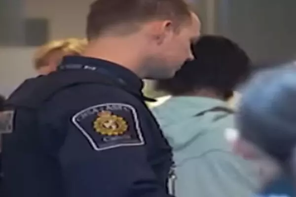 Canada ਦੇ airports ਤੋਂ ਮੋੜੇ 2800 ਪੰਜਾਬੀ Canada ਦੇ airports ਤੋਂ ਮੋੜੇ 2800 ਪੰਜਾਬੀ