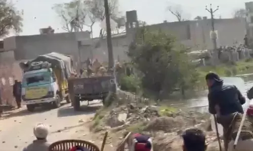 ਬਠਿੰਡਾ ਚ ਕਿਸਾਨਾਂ ਤੇ ਪੁਲਿਸ ਵਿਚਾਲ਼ੇ ਝੜਪਾਂ, ਪੁਲਿਸ ਨੇ ਕੀਤੀ ਅੱਥਰੂ ਗੈਸ ਦੀ ਵਰਤੋਂ