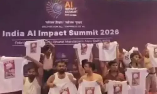 AI ਸੰਮੇਲਨ ਵਿੱਚ ਹੰਗਾਮਾ: ਬਿਨਾਂ ਕਮੀਜ਼ਾਂ ਦੇ ਪ੍ਰਦਰਸ਼ਨ ਕਰਨ ਵਾਲੇ ਯੂਥ ਕਾਂਗਰਸ ਦੇ ਆਗੂ ਗ੍ਰਿਫ਼ਤਾਰ AI ਸੰਮੇਲਨ ਵਿੱਚ ਹੰਗਾਮਾ: ਬਿਨਾਂ ਕਮੀਜ਼ਾਂ ਦੇ ਪ੍ਰਦਰਸ਼ਨ ਕਰਨ ਵਾਲੇ ਯੂਥ ਕਾਂਗਰਸ ਦੇ ਆਗੂ ਗ੍ਰਿਫ਼ਤਾਰ