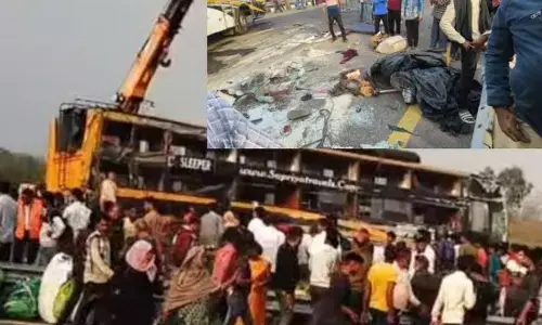 Expressway ਤੇ ਦਰਦਨਾਕ ਹਾਦਸਾ: ਸਲੀਪਰ ਬੱਸ ਪਲਟੀ, 7 ਮੁਸਾਫ਼ਰਾਂ ਦੀ ਮੌਤ Expressway ਤੇ ਦਰਦਨਾਕ ਹਾਦਸਾ: ਸਲੀਪਰ ਬੱਸ ਪਲਟੀ, 7 ਮੁਸਾਫ਼ਰਾਂ ਦੀ ਮੌਤ