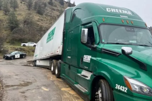 Trump ਨੇ Punjabi drivers ਨੂੰ ਛੇੜੀ ਨਵੀਂ ਬਿਪਤਾ Trump ਨੇ Punjabi drivers ਨੂੰ ਛੇੜੀ ਨਵੀਂ ਬਿਪਤਾ