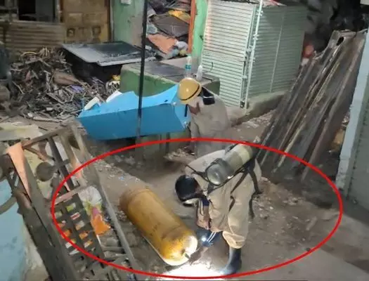 Gas leak in Indore- ਅਮੋਨੀਆ ਗੈਸ ਲੀਕ ਹੋਣ ਕਾਰਨ ਲੋਕ ਘਰ ਛੱਡ ਕੇ ਭੱਜੇ Gas leak in Indore- ਅਮੋਨੀਆ ਗੈਸ ਲੀਕ ਹੋਣ ਕਾਰਨ ਲੋਕ ਘਰ ਛੱਡ ਕੇ ਭੱਜੇ