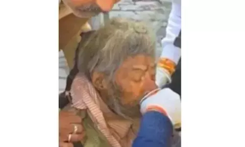 18 ਮਹੀਨਿਆਂ ਤੋਂ ਨਰਕ ਭਰੀ ਜ਼ਿੰਦਗੀ ਜੀਅ ਰਹੇ ਬਜ਼ੁਰਗ Doctor