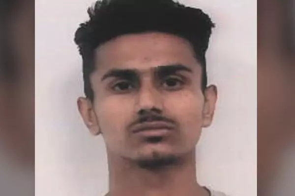 Canada ਤੋਂ deport ਕੀਤੇ ਜਾ ਰਹੇ 3 ਪੰਜਾਬੀਆਂ ’ਚੋਂ ਇਕ ਫ਼ਰਾਰ Canada ਤੋਂ deport ਕੀਤੇ ਜਾ ਰਹੇ 3 ਪੰਜਾਬੀਆਂ ’ਚੋਂ ਇਕ ਫ਼ਰਾਰ