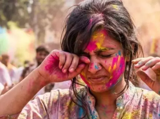 Holi ਤੇ ਅੱਖਾਂ ਦੀ ਸੁਰੱਖਿਆ: ਜੇਕਰ ਅੱਖਾਂ ਵਿੱਚ ਰੰਗ ਜਾਂ ਗੁਲਾਲ ਚਲਾ ਜਾਵੇ, ਤਾਂ ... Holi ਤੇ ਅੱਖਾਂ ਦੀ ਸੁਰੱਖਿਆ: ਜੇਕਰ ਅੱਖਾਂ ਵਿੱਚ ਰੰਗ ਜਾਂ ਗੁਲਾਲ ਚਲਾ ਜਾਵੇ, ਤਾਂ ...