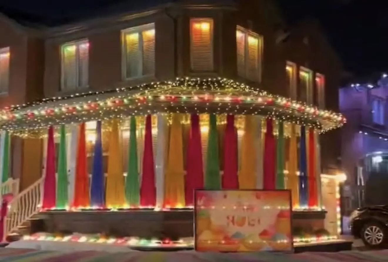 ਕੈਨੇਡਾ ਚ ਭਾਰਤੀਆਂ ਦੇ ਘਰ ਬਾਹਰ HOLI ਸਜਾਵਟ ਦੇਖ ਗੋਰੇ ਵੀ ਹੋਏ ਹੈਰਾਨ! ਕੈਨੇਡਾ ਚ ਭਾਰਤੀਆਂ ਦੇ ਘਰ ਬਾਹਰ HOLI ਸਜਾਵਟ ਦੇਖ ਗੋਰੇ ਵੀ ਹੋਏ ਹੈਰਾਨ!