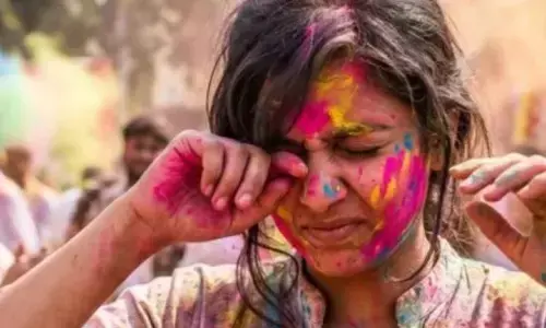 Holi ਤੇ ਅੱਖਾਂ ਦੀ ਸੁਰੱਖਿਆ: ਜੇਕਰ ਅੱਖਾਂ ਵਿੱਚ ਰੰਗ ਜਾਂ ਗੁਲਾਲ ਚਲਾ ਜਾਵੇ, ਤਾਂ ...
