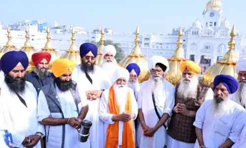 Sachkhand Sri Harmandar Sahib ਵਿਖੇ ਸੋਨੇ ਦੀ ਧੁਆਈ ਦੀ ਸੇਵਾ ਆਰੰਭ: ਕੁਦਰਤੀ ਤਰੀਕੇ ਨਾਲ ਚਮਕਾਇਆ ਜਾਵੇਗਾ ਸੁਨਹਿਰੀ ਰੂਪ