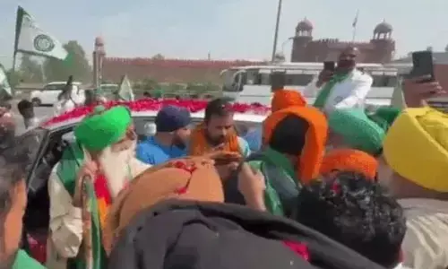 ਡੱਲੇਵਾਲ ਕਰ ਰਹੇ ਕੰਨਿਆ ਕੁਮਾਰੀ ਤੋਂ ਕਸ਼ਮੀਰ ਤੱਕ ਮਾਰਚ, ਔਰਤਾਂ ਨੂੰ 1,000 ਰੁਪਏ ਚੋਣ–ਪ੍ਰਚਾਰ ਦਾ ਹਿੱਸਾ ਡੱਲੇਵਾਲ ਕਰ ਰਹੇ ਕੰਨਿਆ ਕੁਮਾਰੀ ਤੋਂ ਕਸ਼ਮੀਰ ਤੱਕ ਮਾਰਚ, ਔਰਤਾਂ ਨੂੰ 1,000 ਰੁਪਏ ਚੋਣ–ਪ੍ਰਚਾਰ ਦਾ ਹਿੱਸਾ