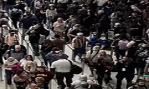 America ਦੇ ਹਵਾਈ ਅੱਡਿਆਂ ’ਤੇ ਫ਼ਸੇ ਹਜ਼ਾਰਾਂ ਮੁਸਾਫ਼ਰ America ਦੇ ਹਵਾਈ ਅੱਡਿਆਂ ’ਤੇ ਫ਼ਸੇ ਹਜ਼ਾਰਾਂ ਮੁਸਾਫ਼ਰ