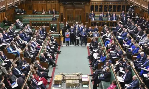 UK ਚ ਨਹੀਂ ਲੱਗੇਗੀ ਨਾਬਾਲਗ਼ਾਂ ਦੇ ਇੰਟਰਨੈਟ ਵਰਤਣ ਤੇ ਪਾਬੰਦੀ, ਆਸਟ੍ਰੇਲੀਆ ਜਿਹੀ ਪਾਬੰਦੀ ਲਾਉਣ ਦਾ ਪ੍ਰਸਤਾਵ ਹੋਇਆ ਰੱਦ